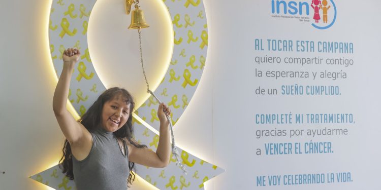 Quinceañera logró vencer el cáncer tras 8 años
