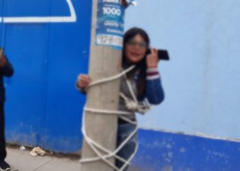 Puno: Mujer fue amarrada a un poste para que sus cómplices devuelvan dinero robado