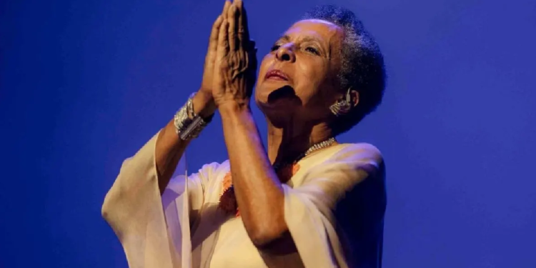 Susana Baca lucha por su vida en UCI