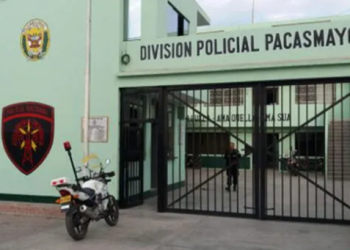 Policía muere de un balazo en el pecho cuando su colega limpiaba su arma
