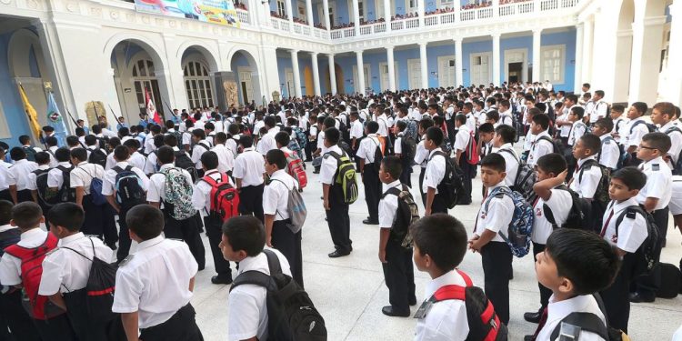 Colegios no tendrán formación escolar para evitar golpes de calor, anuncia Minedu
