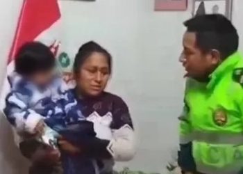 Huaraz: Policía devuelve cerca de S/ 1000 que encontró en la calle a madre de familia