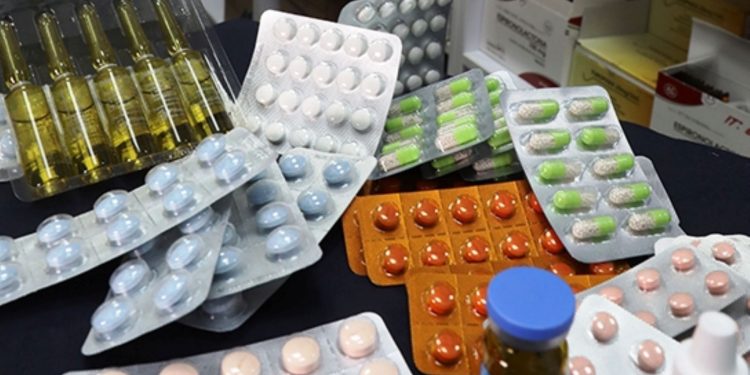 Nuevo decreto regula venta de medicamentos genéricos en farmacias privadas