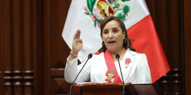 Dina Boluarte rechaza complot y lamenta renuncia de Otárola