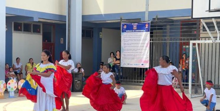 Entonan himnos de Perú y Venezuela en colegios de Chiclayo