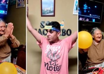 Abuelita celebra en quechua el ingreso de su nieto a la universidad