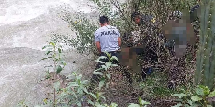 Tragedia en el río Cañete: Minivan con turistas cae y fallecen todos los ocupantes