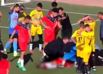 Futbolista de 17 años muere tras recibir una fuerte patada en pleno partido