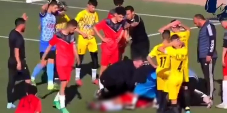 Futbolista de 17 años muere tras recibir una fuerte patada en pleno partido