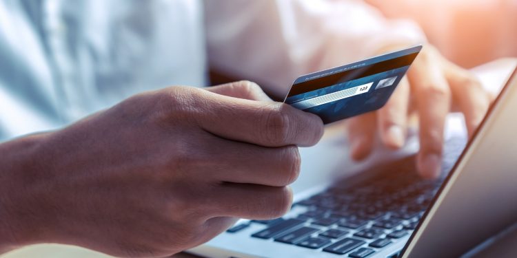 Día de los Derechos del Consumidor: ¿qué medidas tomar antes de hacer una compra online?