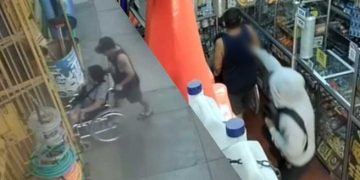 Asesinan a joven cuando acompañaba a su mamá en silla de ruedas