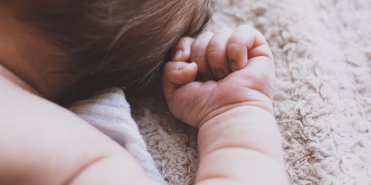 Investigación en curso por presunto cambio de bebé en hospital de Cusco: