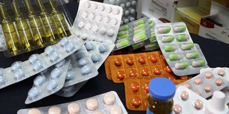 Farmacias y boticas deben cumplir con listado de medicamentos genéricos