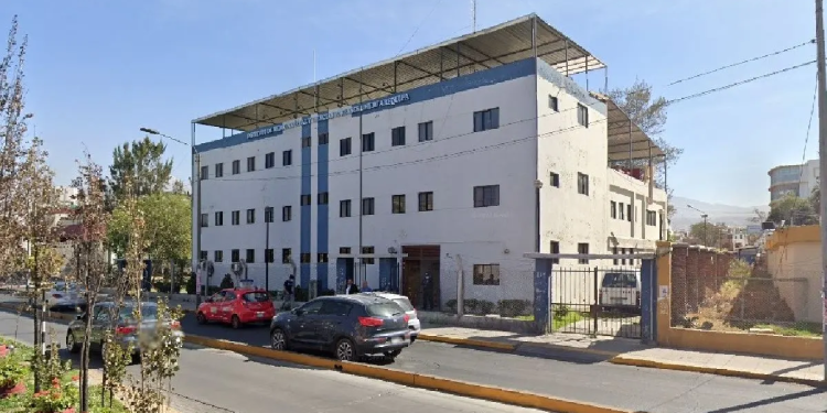 Denuncian desaparición del cuerpo de esposa en la morgue de Arequipa