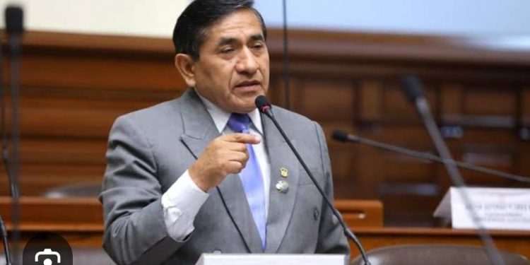 Congresista Raúl Huaman Coronado denunciado penalmente por apropiación ilícita de vehículo