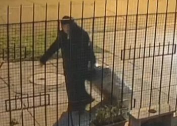 La insólita historia detrás de la falsa monja que llevaba un cadáver en su maleta