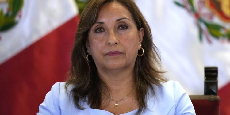 Dina Boluarte asegura que relojes Rolex lo obtuvo en «calidad de préstamo».