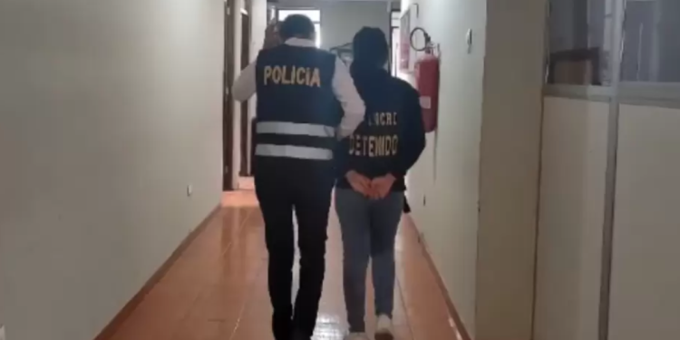 Mujer apuñala a su pareja tras verlo salir de hotel con otra