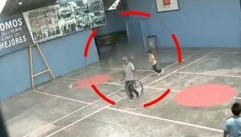 Escolar termina en UCI tras sufrir caída en plena clase