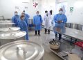 Qali Warma: Autoridades locales e integrantes del Comité de Alimentación Escolar visitan planta de producción de raciones