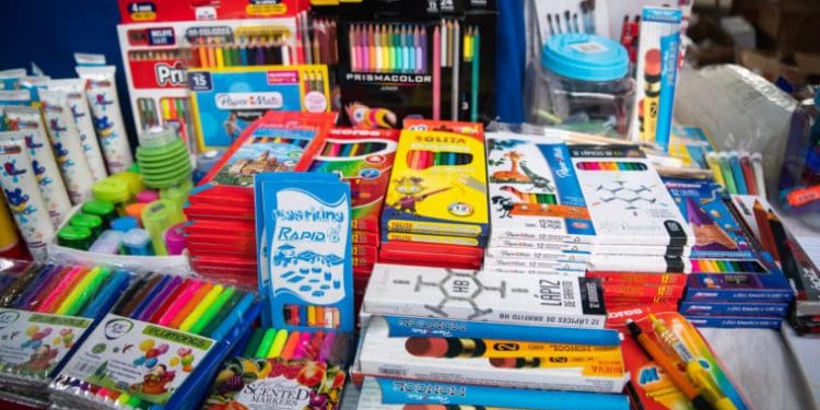 ¿Cómo Identificar Útiles Escolares Seguros para los Niños?