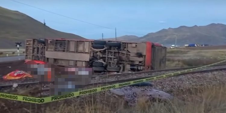 Nueve personas fallecen en trágico accidente de autobús en Puno