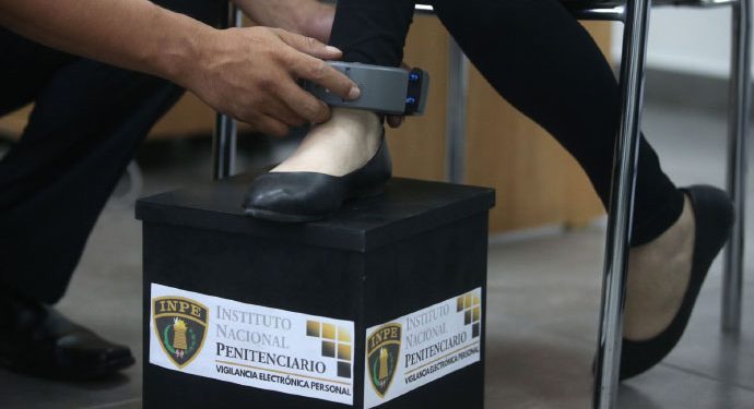 Aprueban protocolo para uso de grilletes electrónicos en penales
