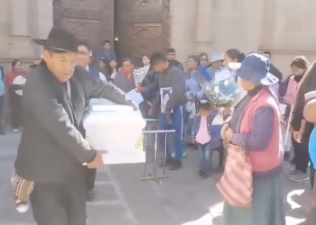 Madrasta acusada de provocar la muerte de niño de 5 años con agua caliente