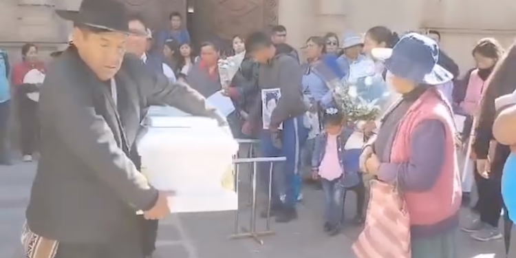 Madrasta acusada de provocar la muerte de niño de 5 años con agua caliente