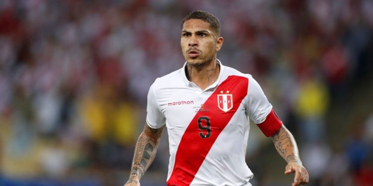 Paolo guerrero fue víctima de robo bancario