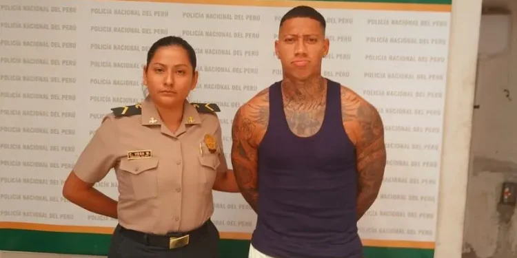 El futbolista Ray Sandoval acudió a la comisaría a presentar una denuncia, pero terminó detenido