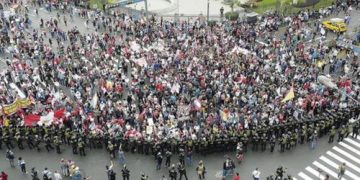 Trabajadores estatales anuncian paro de 48 horas para exigir aumento de sueldo