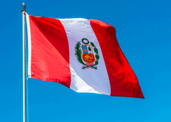 Perú celebra con fervor el Día de la Bandera