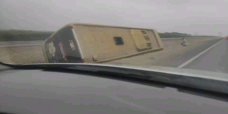 Accidente de bus interprovincial en Salas Guadalupe deja varios heridos