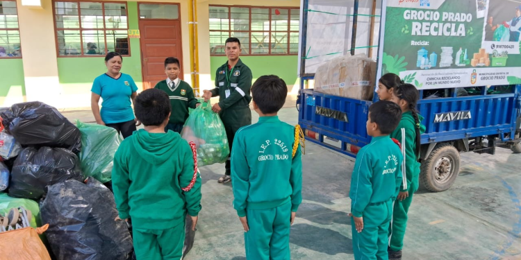 Qali Warma promueve el manejo eficiente de residuos sólidos en Grocio Prado