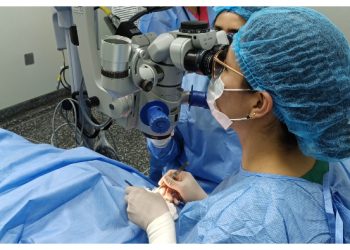 Especialistas advierten a padres tras caso de bebé que perdió un ojo por accidente