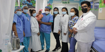 Papá dona parte de su hígado para salvar a su hija