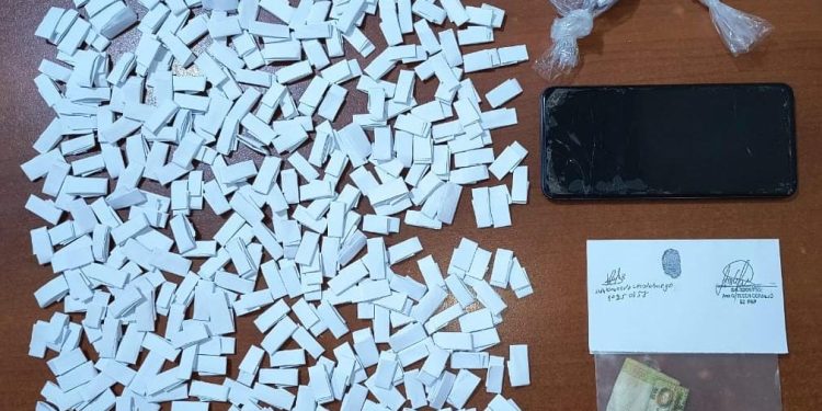 Decomisan 415 envoltorios con pasta básica de cocaína