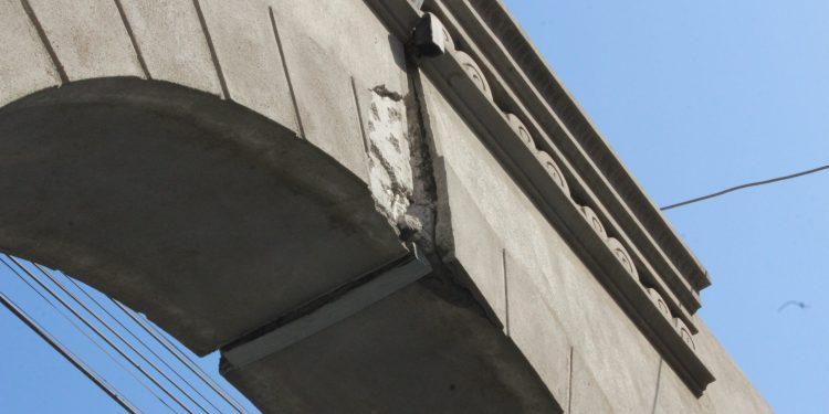 Desprendimiento de tarrajeado en portales de Luren