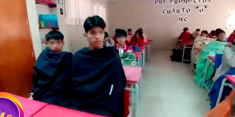 Escolares asisten a clases con frazadas en Ayacucho ante intenso frío