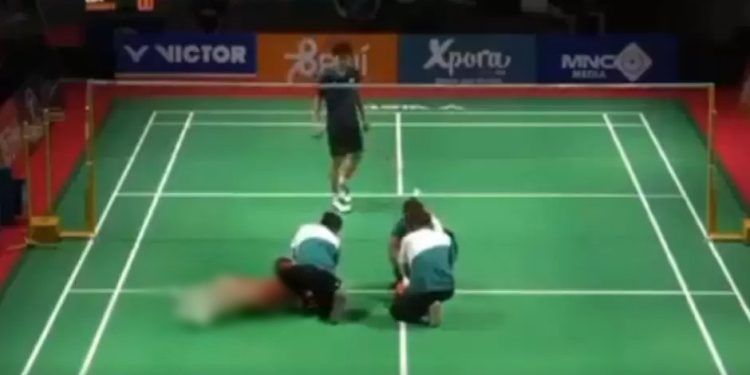 Jugador de bádminton pierde la vida por un paro cardíaco en medio de un partido