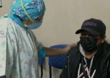 Niño se traga silbato que compró afuera de su colegio y médicos le salvan la vida