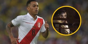 Captan a Cueva fumando, tomando y miccionando en la calle