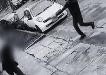 Mujer esquiva siete balazos de sicario y salva de morir