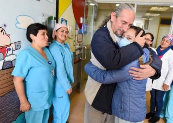 Padre dona uno de sus riñones a su hija para salvarle la vida