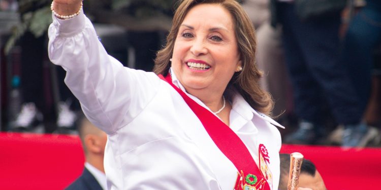 Llaman a Dina Boluarte corrupta y ella responde TU MAMÁ