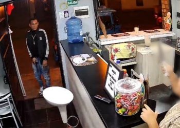 Mujer embarazada se enfrentó a delincuentes armados que asaltaron su negocio