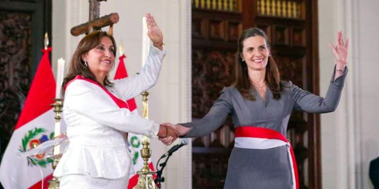 MINISTRA DE VIVIENDA PIDE ORAR PARA QUE POLÍTICOS NO SEAN TENTADOS A ROBAR