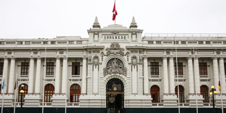 EDUCACIÓN: Congreso de la República aprueba bonificación extraordinaria.