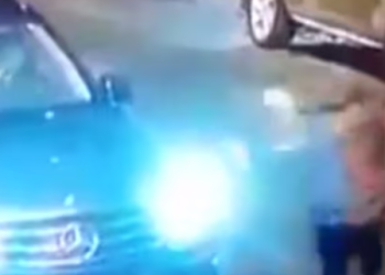 Hombre frustra robo tras enfrentarse a balazos con delincuentes